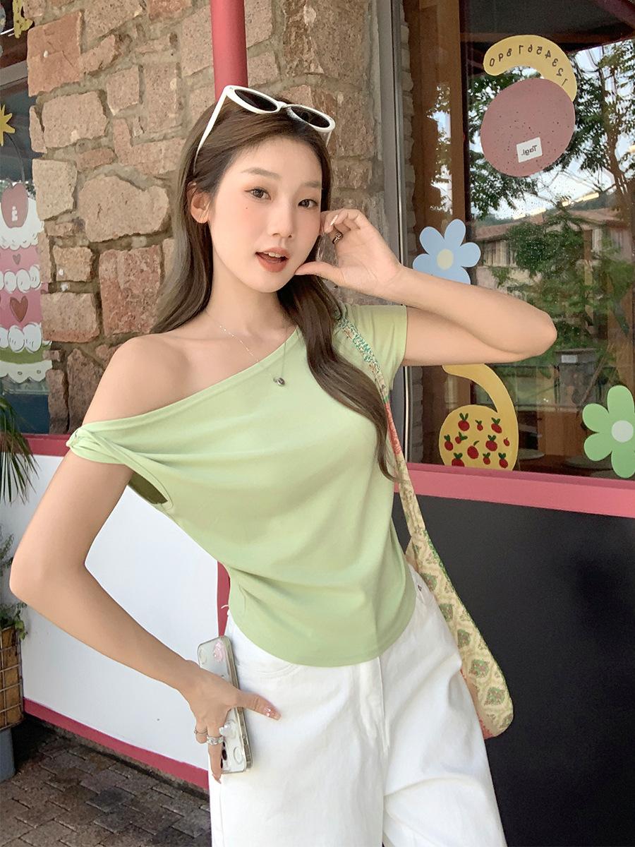

Korean pure desire sexy slanted shoulder off-the-shoulder short-sleeved t-shirt for women s summer wear pleated waist-pinching thin top S мятный зеленый