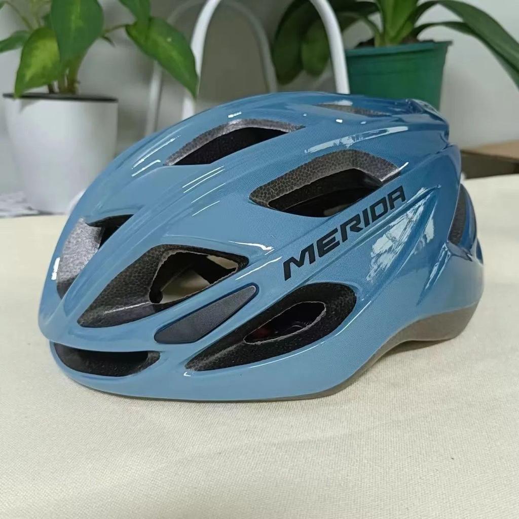 Off-Road Riding Helmet Comfortable Bicycle Ultra Lightweight Wind Breaking Mountain Road Integrated Forming Breathable Hard Hat