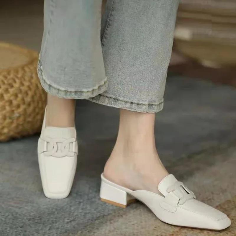 Fashion Cover Toe Chain Decoration Womens Half Slippers Outdoor Slides Med Heeled Mules Shoe Luxury Square Heel Sandal