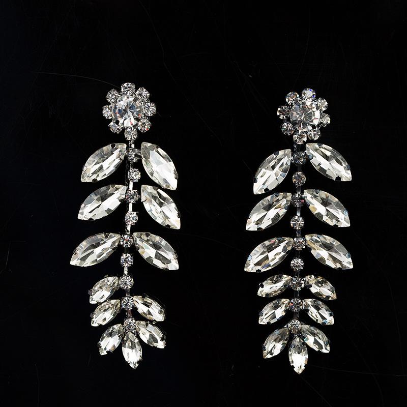 Factory Direct Sales Korean Fashion Accessories Crystal Stud Earrings for Women Yiwu E105