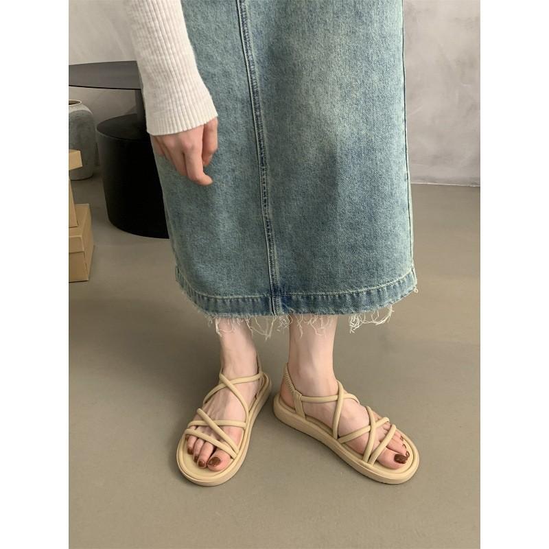 Flat-soled sandals women wear versatile gentle soft-soled beach shoes