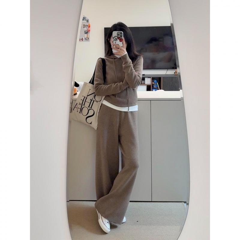 

French Retro Sporty Knit Set: Hooded Top + Wide-Leg Pants for Autumn/Winter Comfort Small