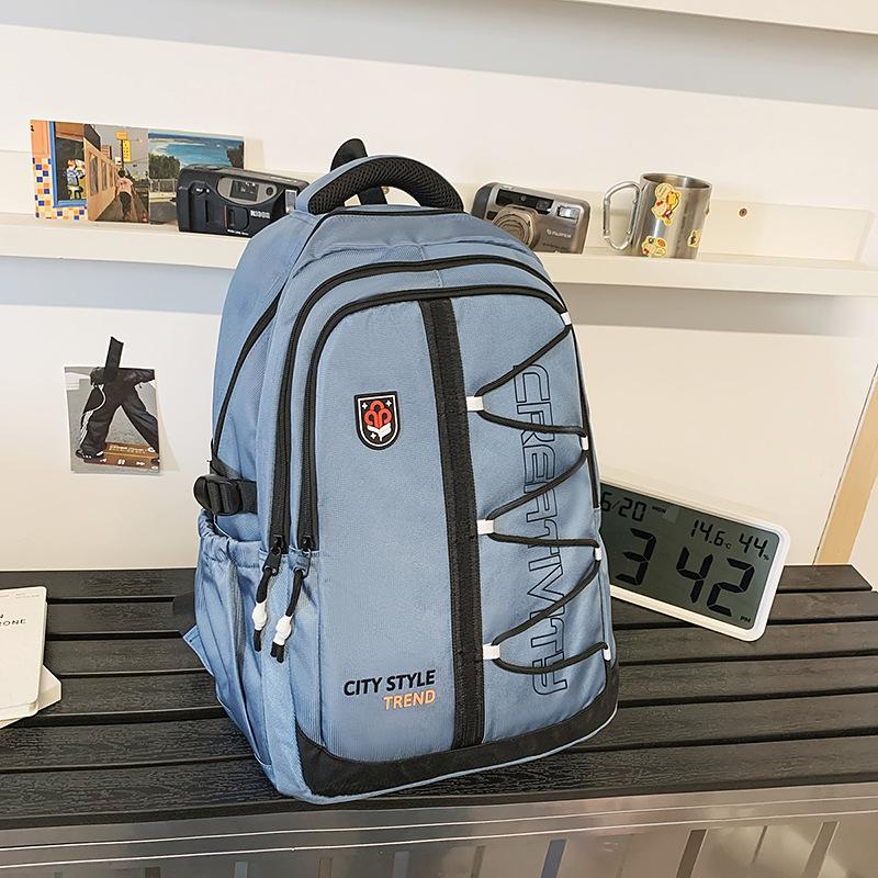 High-value retro tooling trendy and cool backpack for junior high school students, casual, simple, lightweight and large-capacity backpack.