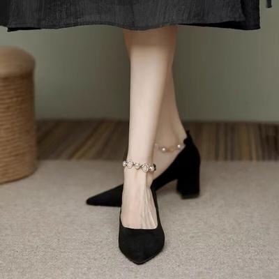 Herbst-Temperament mit Rock High Heels Design-Sinn Promi-Stil mit Perlen Einzelne Schuhe dicker Absatz mittlerer Absatz