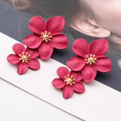 1 pár kvapkacích náušníc Yousheng Dvojvrstvová plumeria v tvare kvetu Visiace náušnice Dámske napichovacie náušnice Šperky Príslušenstvo