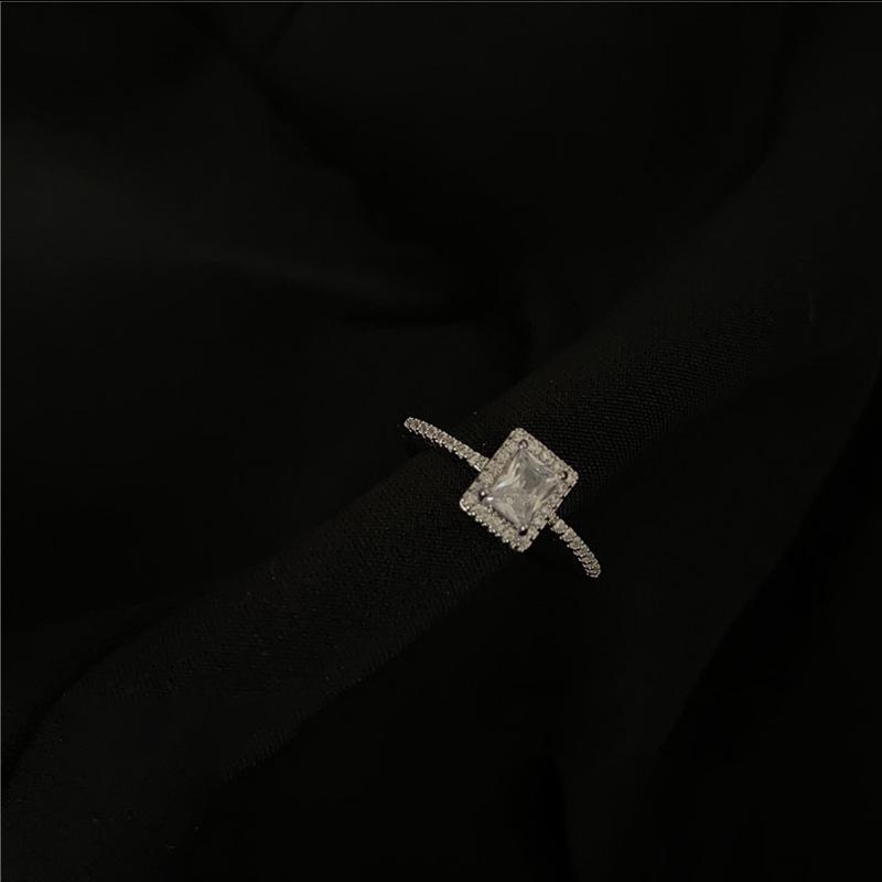 Elegant Korean-Style Rhinestone Square Ring - Retro, Adjustable, Sparkling, and Trendy Index Finger Ring for Women