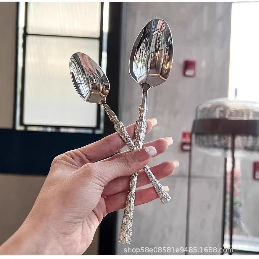 304 Stainless Steel Light Luxury European Hammer Pattern Western Food Knife and Fork Spoon High Value Mirror Polished Steak Knife and Fork Set