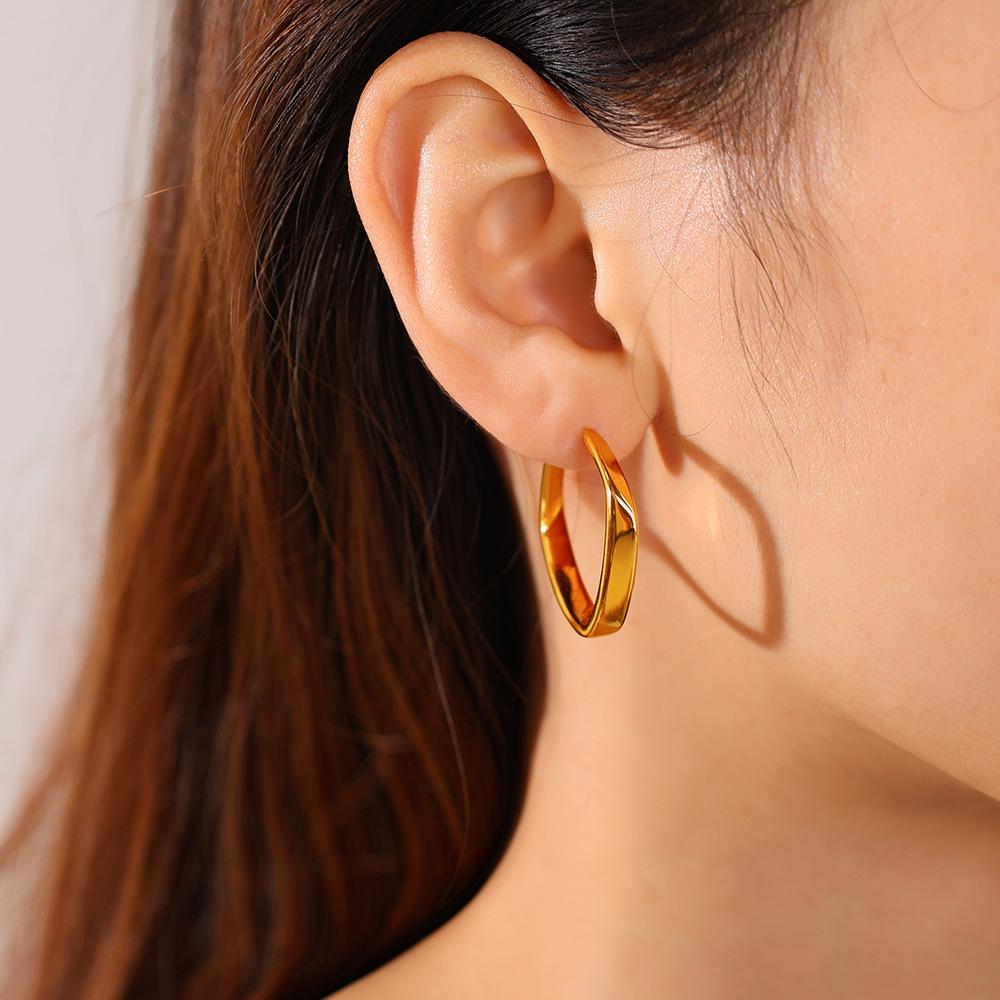 Women's European American New Style Instagram-Style Twisted Wave C-Shaped Hoop Earrings Stainless Steel 18K Gold-Plated