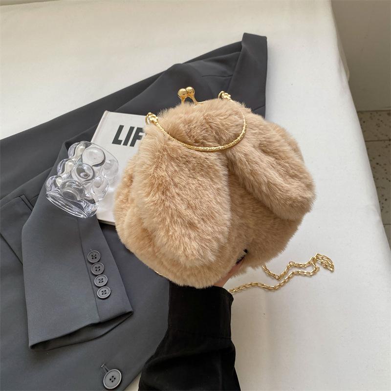 Plush Bag Women's 2025 Autumn New Niche Foreign Style Chain Messenger Bag Women's Hand Fluffy Small Round Bag