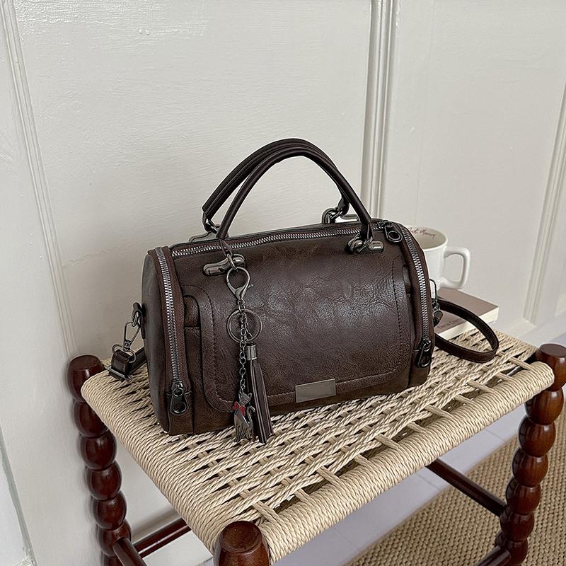 Sac à main Boston Décoré de Pompons pour Femme Grande Capacité Fermeture Éclair Bandoulière Sac Bandoulière avec Bandoulière Amovible Mode Sac à Main Quotidien café