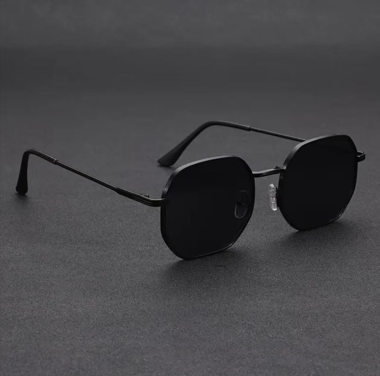 

Винтажные квадратные солнцезащитные очки для женщин и мужчин, уличные солнцезащитные очки, женские металлические овальные очки, Очки от солнца 1PC