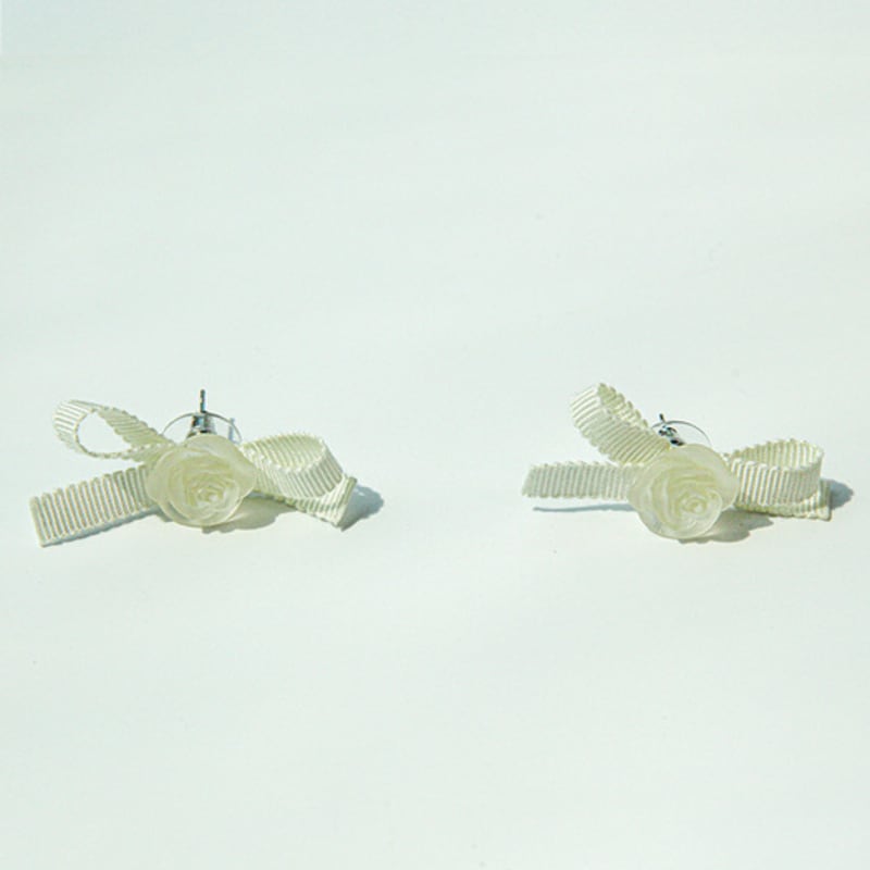 LOVUEE Frosted Rose Earrings with Cream Color Bow Details