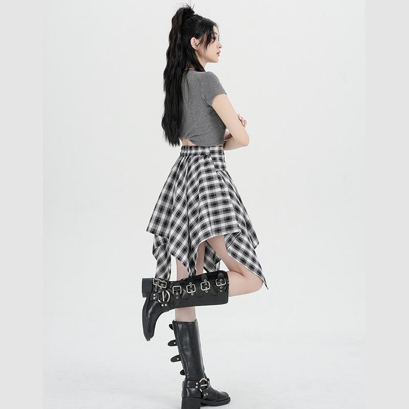 

Женская клетчатая юбка А-силуэта на бретелях в студенческом стиле - нестандартная короткая, лето 2025 г. Extra Large