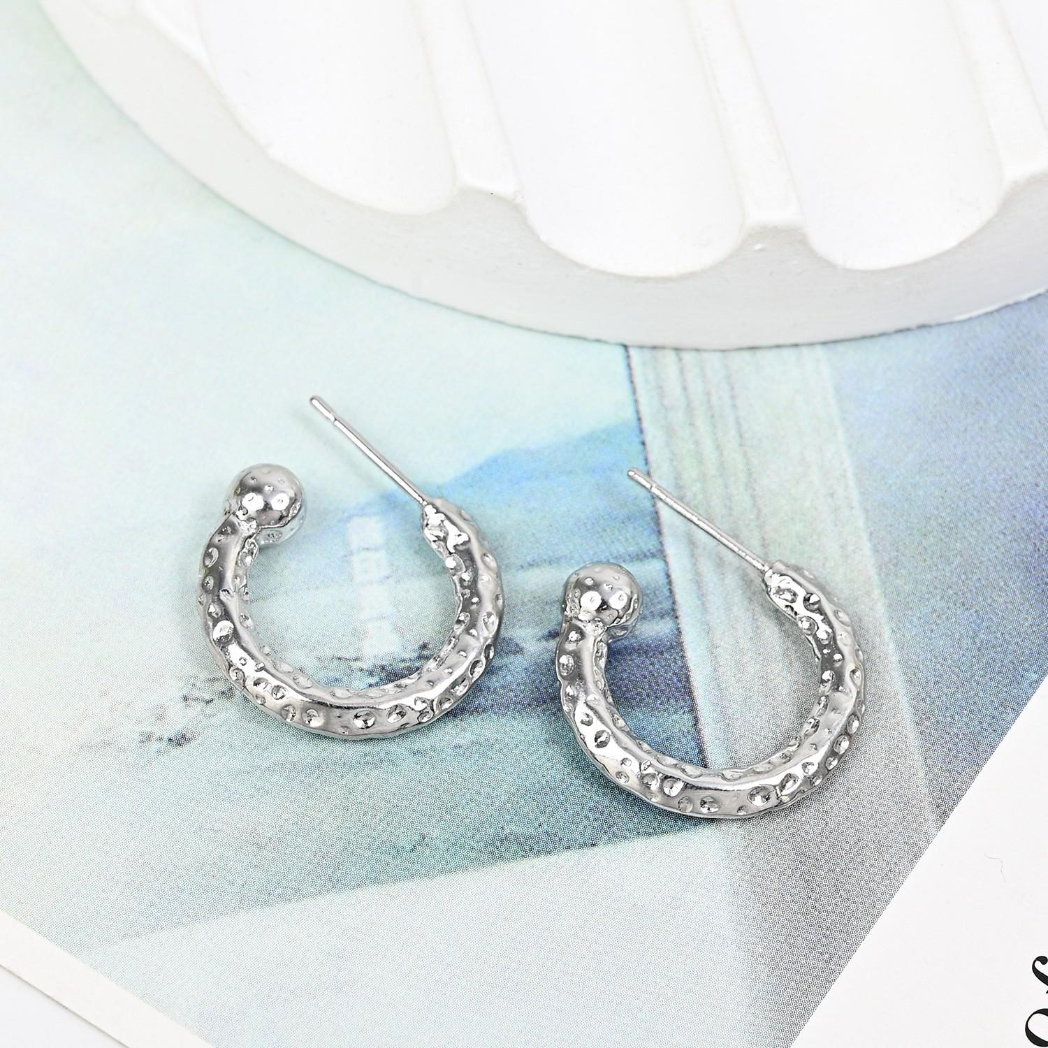 

Korean Style S925 Silver Needle Textured High-End Earrings - Women s Creative Versatile Niche Design платиновий