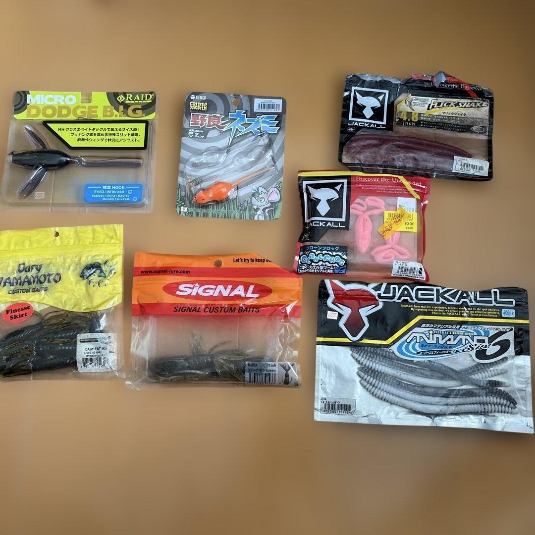 Used Bass fishing worm lure set bulk sale