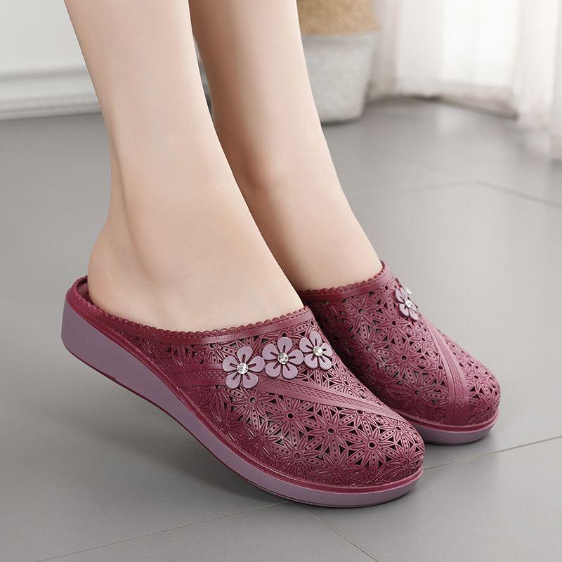 

Домашние тапочки: Женские летние сандалии на платформе Pine Cake, тапочки, водонепроницаемая нескользящая ажурная обувь на мягкой подошве для людей среднего и старшего возраста 40 фиолетовый