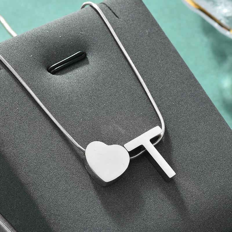 Elegante Colar com Pingente de Coração com Alfabeto Personalizado em Aço Inoxidável para Mulheres