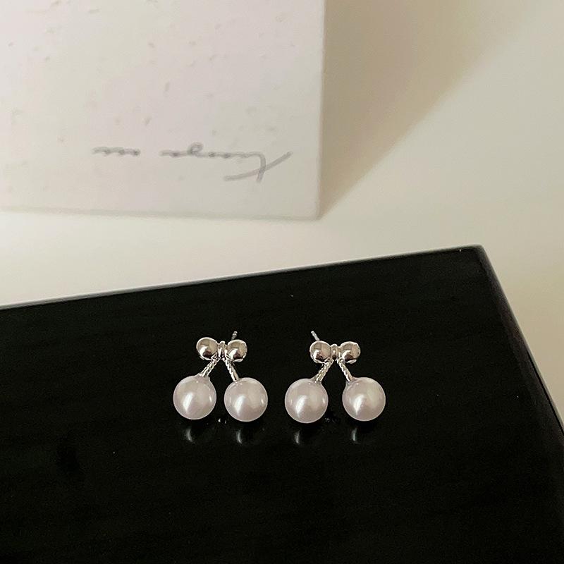 

Маленькие Изысканные Серьги-пусеты из Металла с Вишневым Жемчугом Женские Нишевые Личностные Простые Темпераментные Модные Универсальные Серьги Серьги