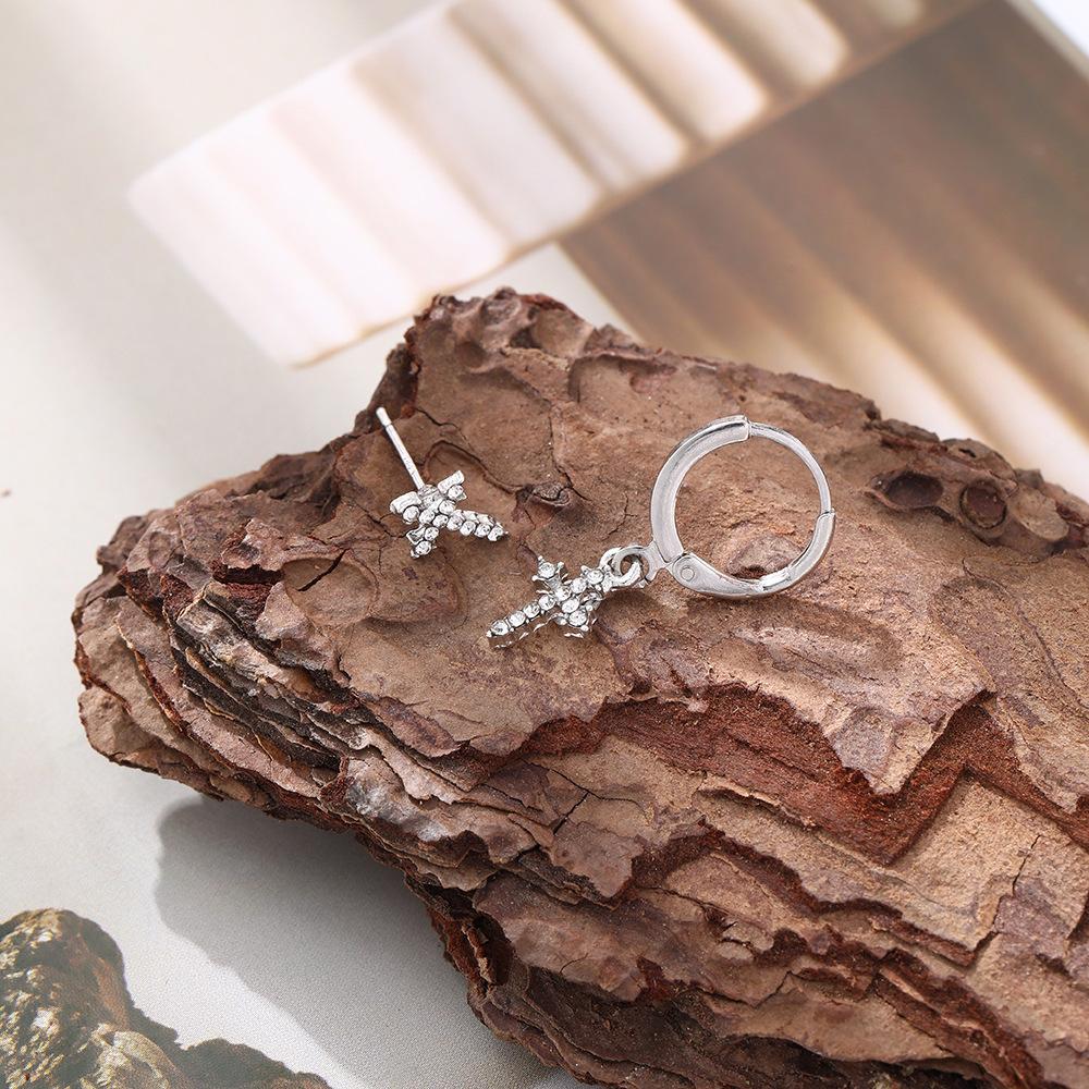 Super Flash Diamond Cross Ear Buckle Simple Retro Asymmetrical Temperament Stud Earrings Niche Creative Design Personalized Earrings