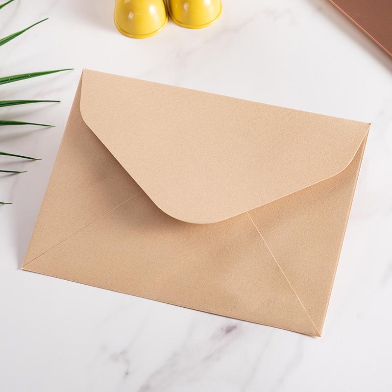 Cashmere Lined Envelopes: Special Paper for Invitations, Postcards, and Retro-Style Triangular Designs