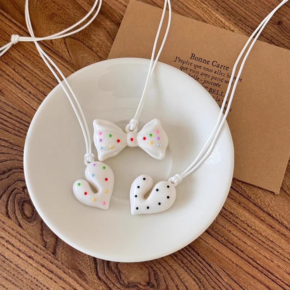 

3Pcs Colorful Heart Pendant Necklace Exquisite Choker Necklace Jewelry Long Sweater Chain for Women 3Pcs