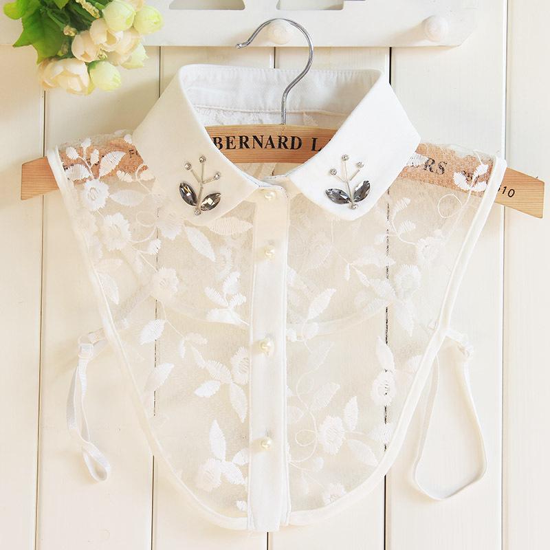 Korean Style Women s Rhinestone Lace Decorative Collar Shirt with Leaf Bead Design