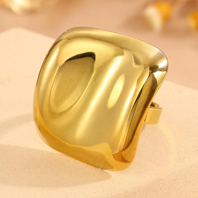 Large-sized Heart-shaped Open Titanium Steel Ring for Women, 18K Gold, Elegant and Versatile, with A High-end Feel.