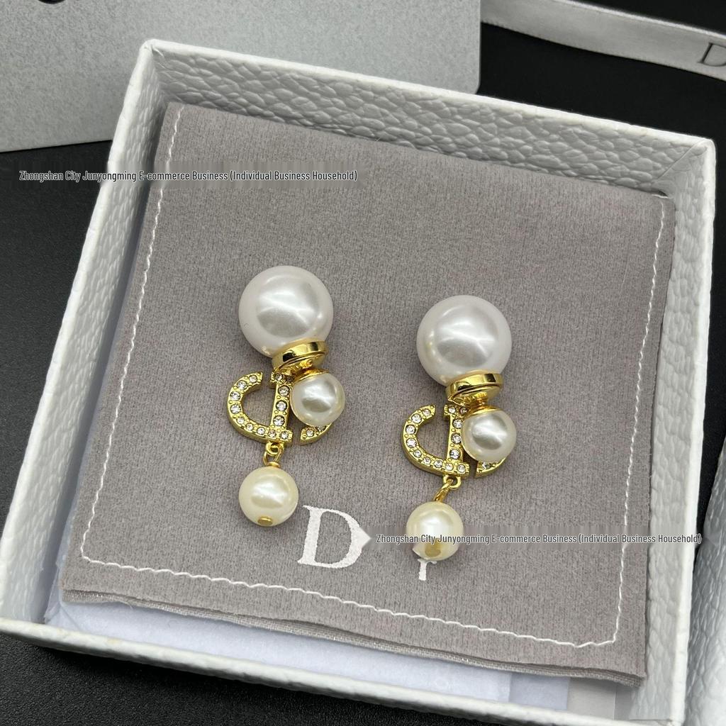 Women's Sweet Pearl Tassel Earrings with Inlaid Diamonds