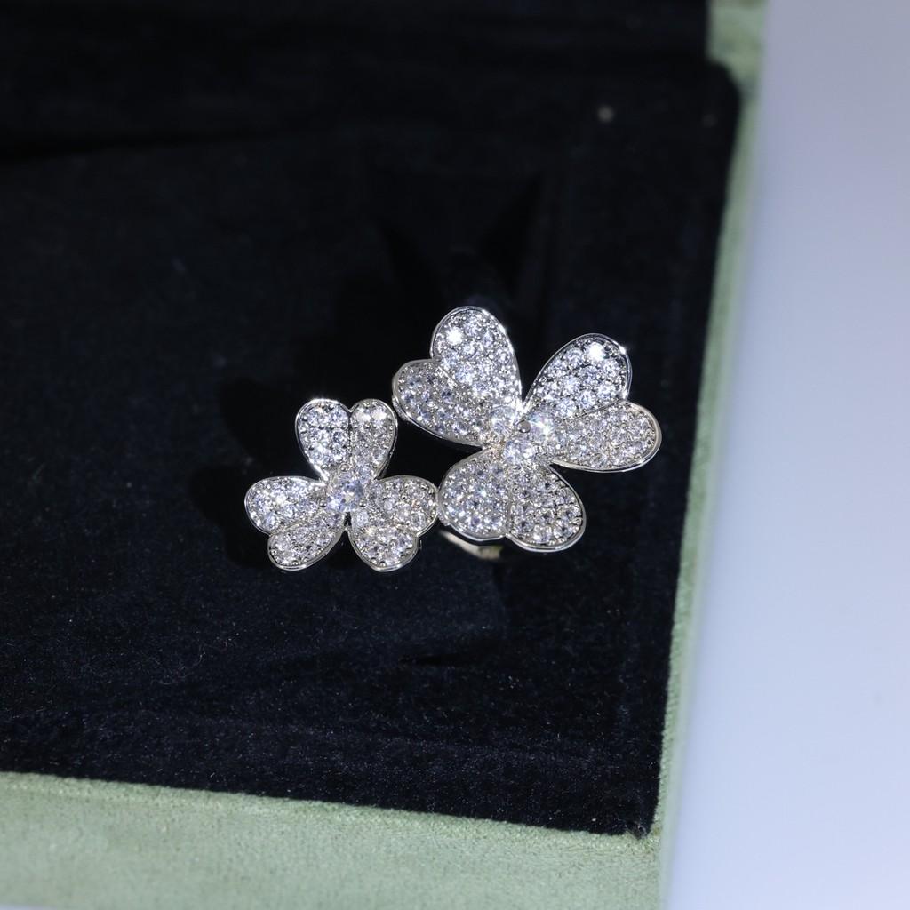 Full Diamond Three Flower Series Ring Shipped To Germany Imported Asian Gold Electroplated Au 750 18K Craft This Classic Gift