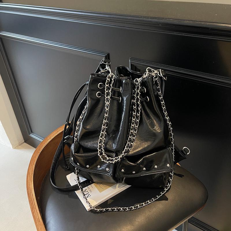 Korean Niche Backpack Bag Women's 2025 New Rivet Chain Multi-pocket Shoulder Bag Commuter Drawstring Bucket Bag