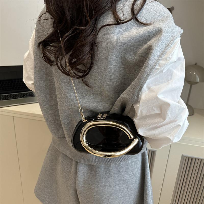 Light luxury design sense niche new trend clutch bag personalized dinner chain shoulder messenger bag women