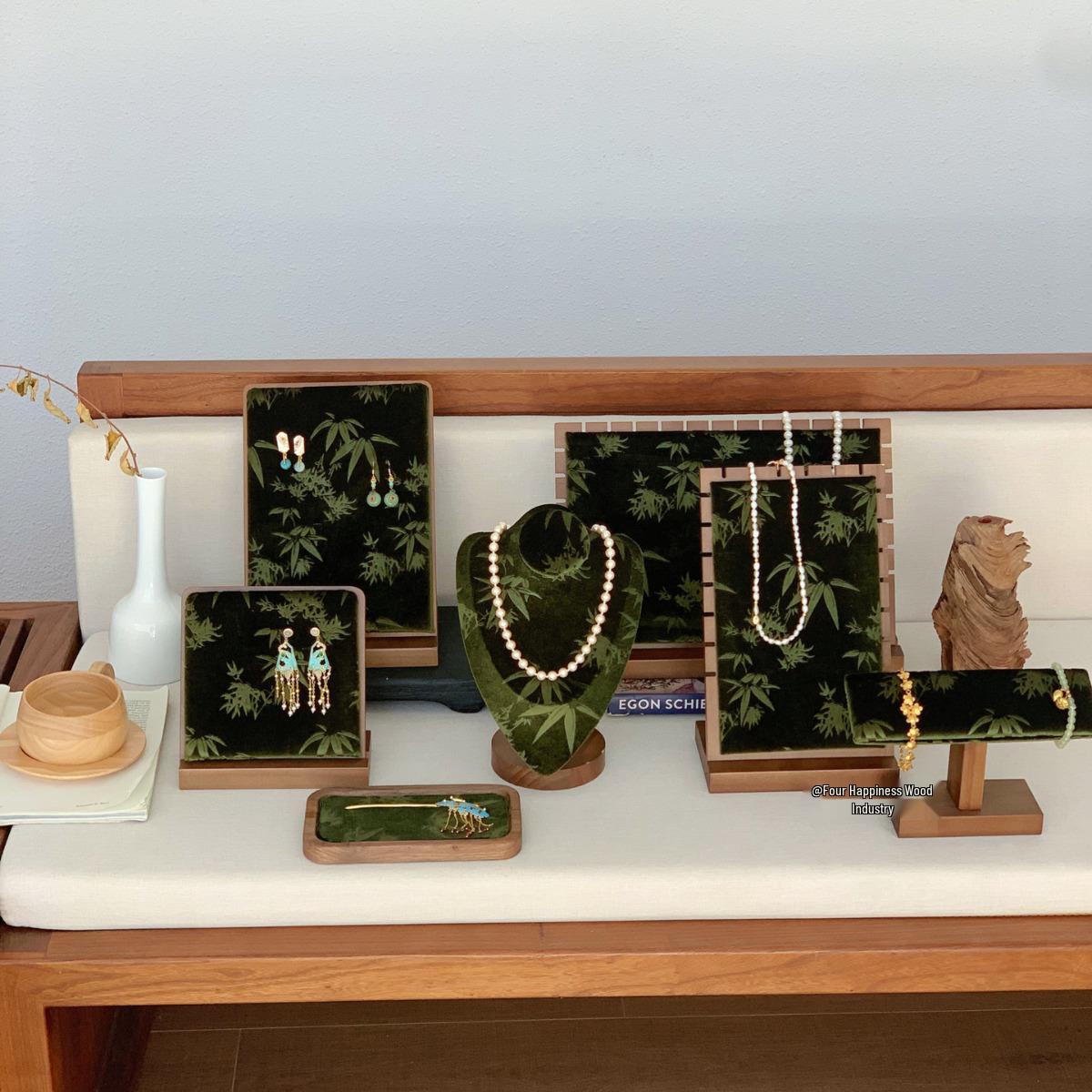 

Wooden Necklace Display Stand for Pendants: Ideal for Jewelry Photography and Live Streaming