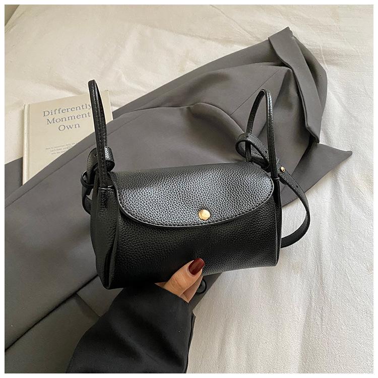 

Winter new popular solid color messenger bag simple niche high value casual trend fashion women s bag