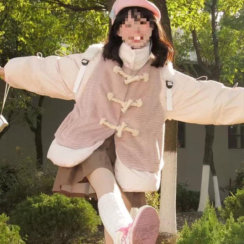 

Стильная розовая пуховая куртка со съемными рукавами для зимы S