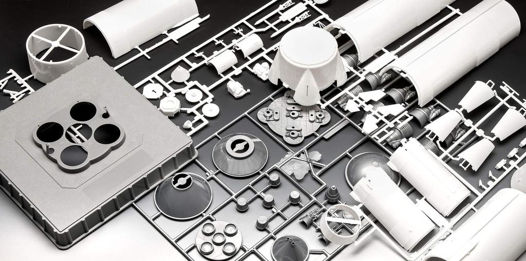 German Revell Saturn V Rocket 04909 Plastic Model 1/144