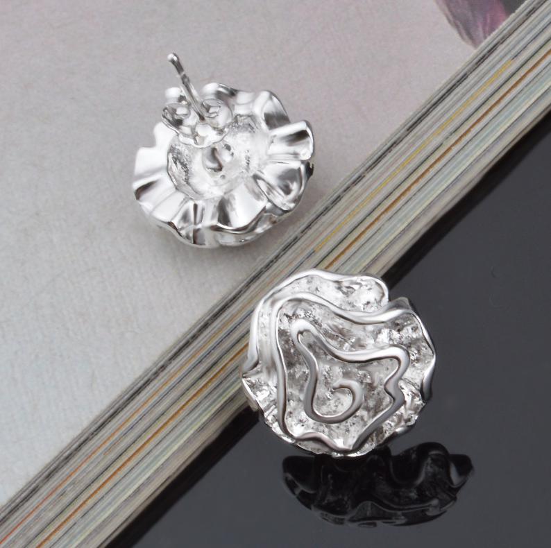 2020 New Creative Zircon Quality Sales Earrings Copper Plated Rose Earrings Female Model Fashion Wild Style Female Earrings
