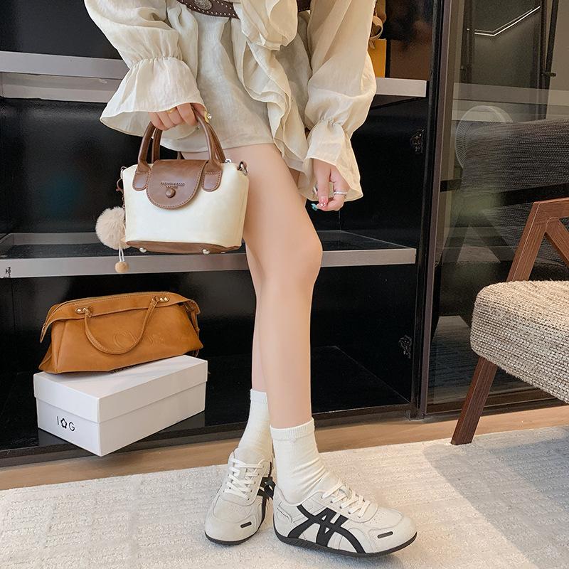 Red strap women's autumn new casual board shoes flat student sneakers