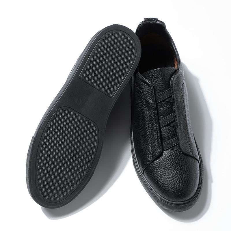 New men's leather shoes, shoes with one pedal, lazy shoes with soft soles and soft surfaces, short casual models.