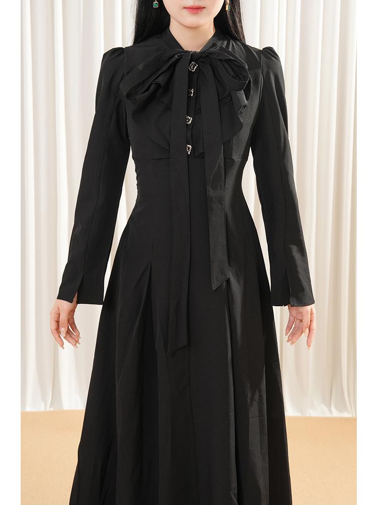 Hepburn Style Black Waist-Defining Gothic Long Dress with Peter Pan Collar