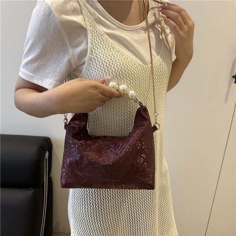 Neue Perlenhandtasche Damentasche neue trendige Mode Wolkentasche vielseitige Kette Umhängetasche