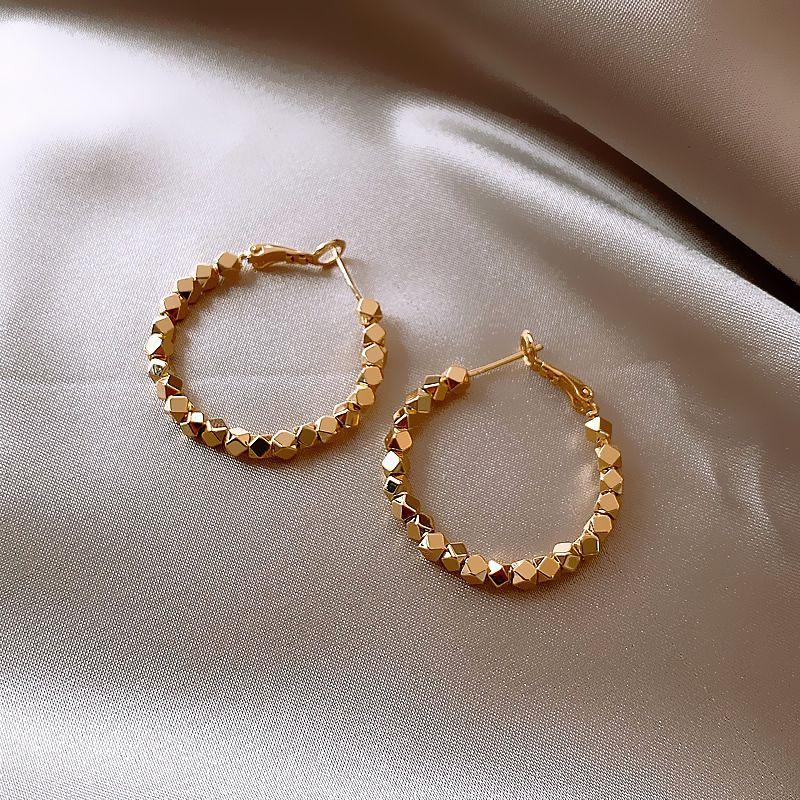 

Niche Style Golden Small Pieces of Silver Unique Circle Female Earrings Broken silver Golden Earring [diameter 2.8cm]]