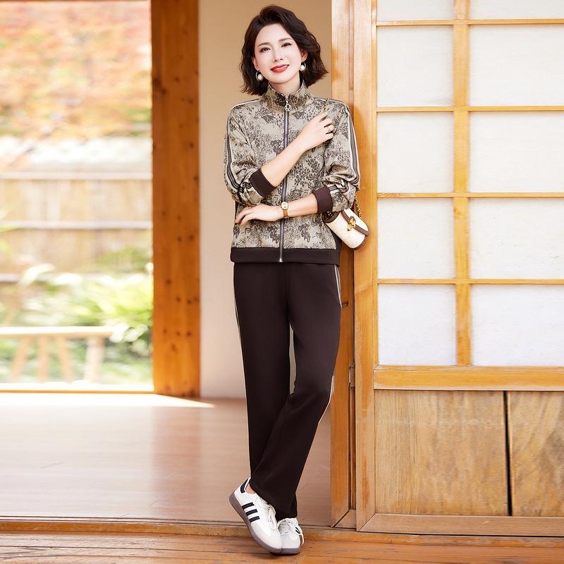 Mom's 2024 Spring & Autumn Casual Sportswear Set for Middle-aged & Elderly Women: 2-Piece Outerwear