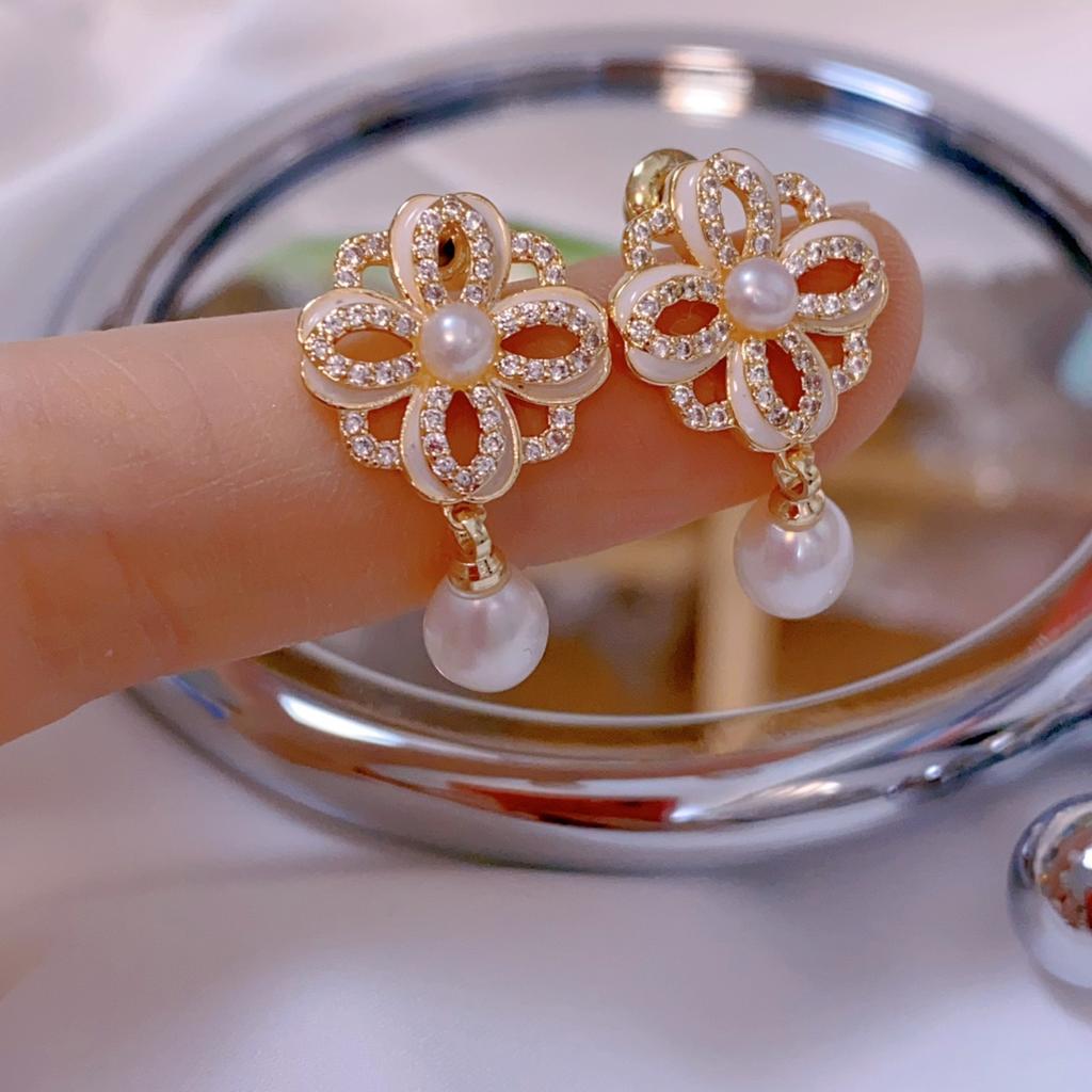 Retro literary design earrings natural pearl four-leaf flower enamel earrings stud earrings femininity silver needle zircon inlay