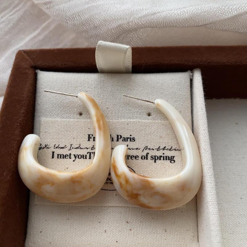 C-Shaped Resin Earrings, Earrings, Simple Temperament, Semi-Round Gentle Studs, Exaggerated Retro Fashion And Artistic Sense, C-Ring Earrings.