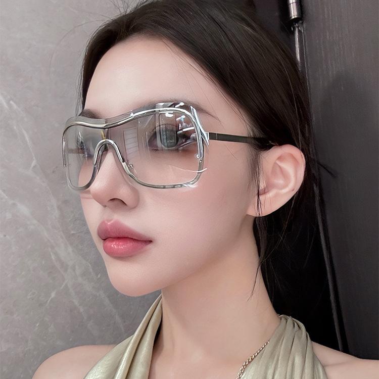 New high-end retro Millennium Spice Girls rimless one-piece sunglasses European and American future sunglasses