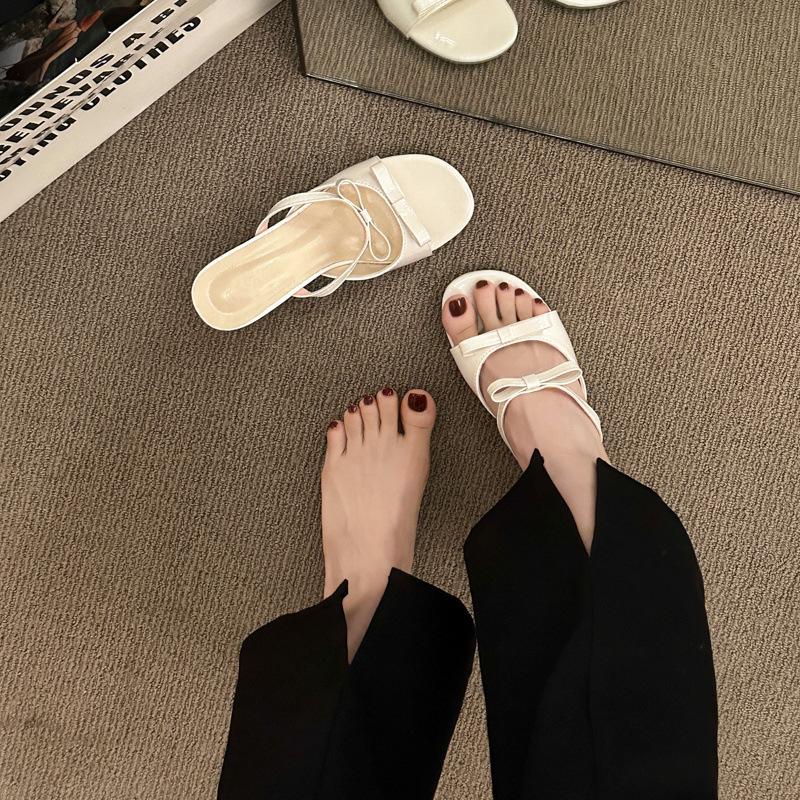 Bow thick heel slippers women's summer wear 2025 new with skirt one-word sandals beautiful French high heels