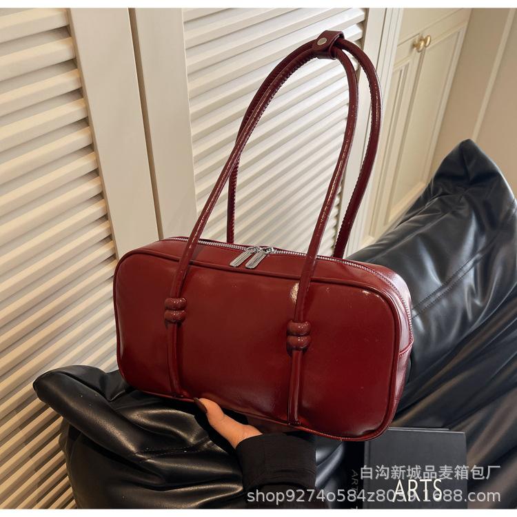 

Autumn and winter popular Korean retro portable bowling bag women s 2025 new simple and versatile solid color messenger bag бордовый