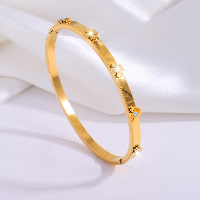 Titanium Steel , Fresh Petal , Girls' Advanced Sense, Light Luxury Does Not Fade, Stainless Steel Love Diamond