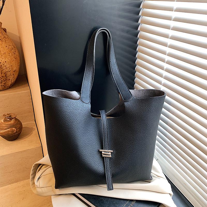 IELGY Korean Version Large Capacity Retro Fashion Tote Bag Shoulder Commuter Bag