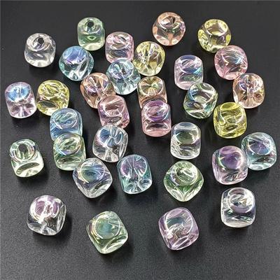 Home Party Supplies UV-beschichtetes farbiges Schmuckzubehör DIY Perlenmaterial Herstellung modischer Würfelperlen quadratische Halskette Anhänger mit seitlichem Loch 10 Stück 14 mm
